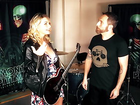 Funny! MILF Vicky Learn Guitar Alien Madonna's Guitarist!