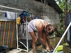 pinay naglive streamlet sa fb naligo...