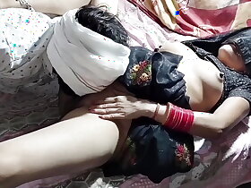 Indian Beutifull bhabhi Pissing unconscionable saree blouse
